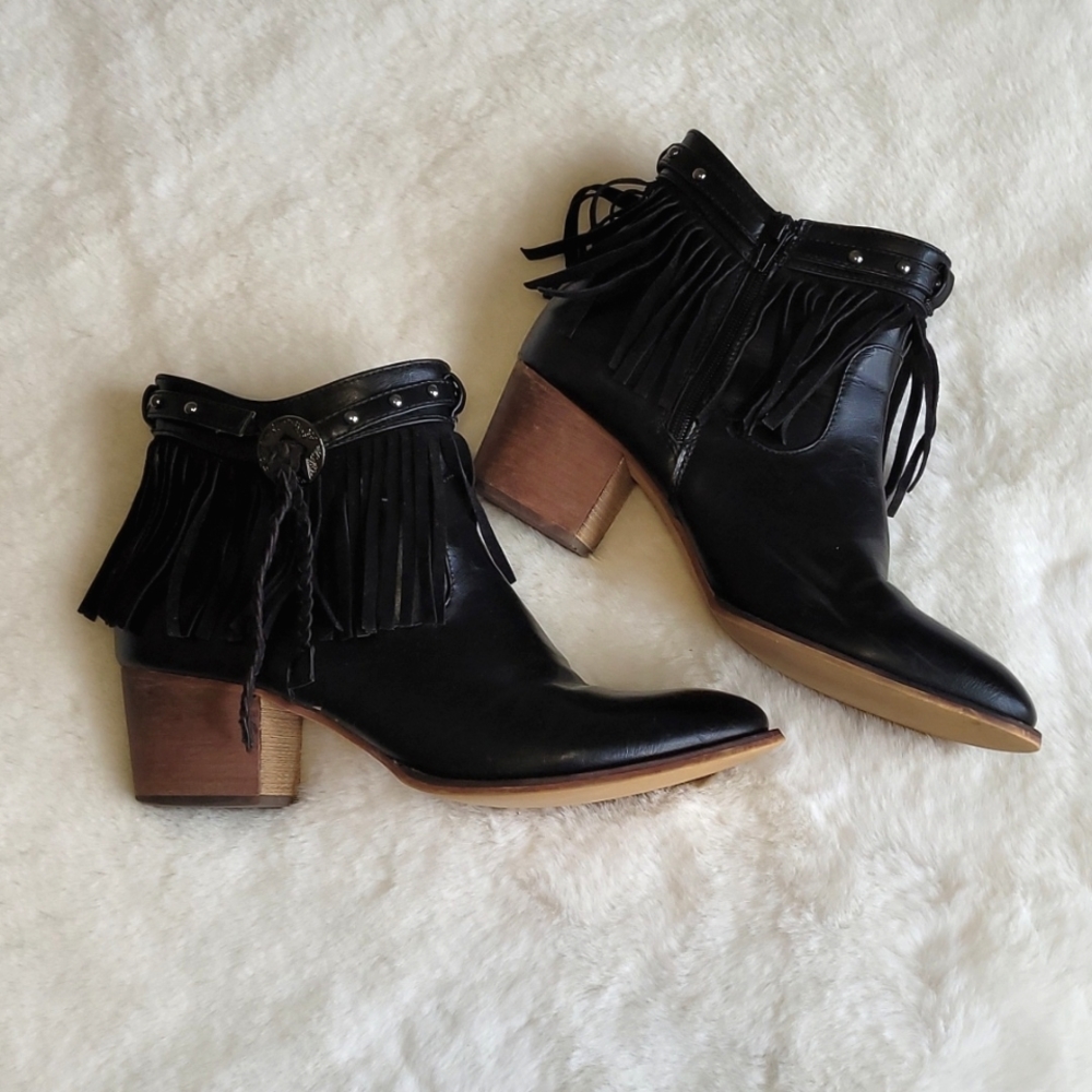 Steve Madden Maisy Black Western Fringe Faux Leather Ankle Booties
